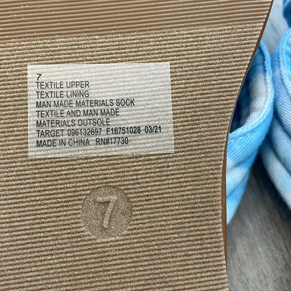 Shade & Shore Blue and White Tie Dye Clouds Slip On Fabric Sandals Flats New 7 - Picture 8 of 10